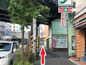 セブンイレブン前里町店前